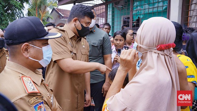 Bobby mengatakan akan memberikan sanksi kepada lurah setempat.