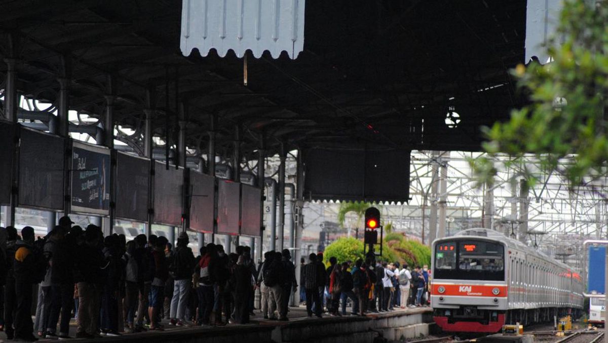 Ada Kebakaran, KRL Stasiun Duri-Tanah Abang Alami Keterlambatan