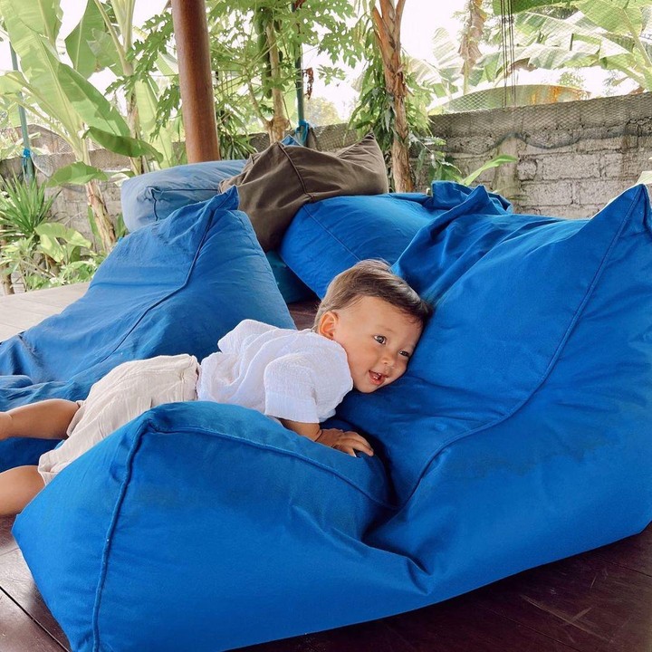 <p>Selain lucu dan <em>photogenic,</em> Kiyoji juga tumbuh menjadi balita yang sangat aktif. Kita doakan semoga Kiyoji tumbuh besar dan sehat ya, Bunda. (Foto: Instagram @kiyojikaynenbachdim)</p>