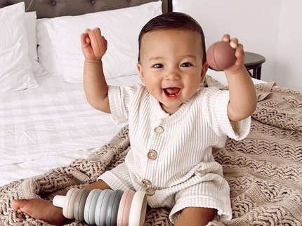 7 Potret Kiyoji, Anak Bungsu Jennifer Bachdim yang Menggemaskan