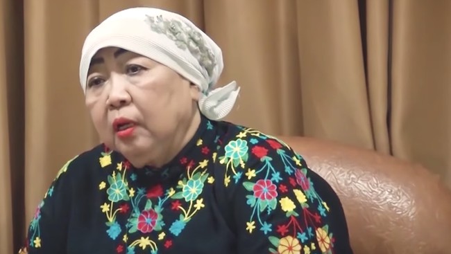 Lily Wahid meninggal dunia di usia 74 tahun, Senin (9/5). Saat ini jenazah tengah disemayamkan di Kota Wisata Cibubur, Bogor.
