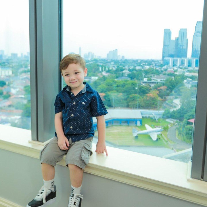 <p>Lucio Otthild William merupakan anak pertama dari pasangan Celine Evangelista dan Stefan William. Lucio lahir berselang setahun dari pernikahan Celine dan Stefan. (Foto: dok. Instagram @celine_evangelista)</p>