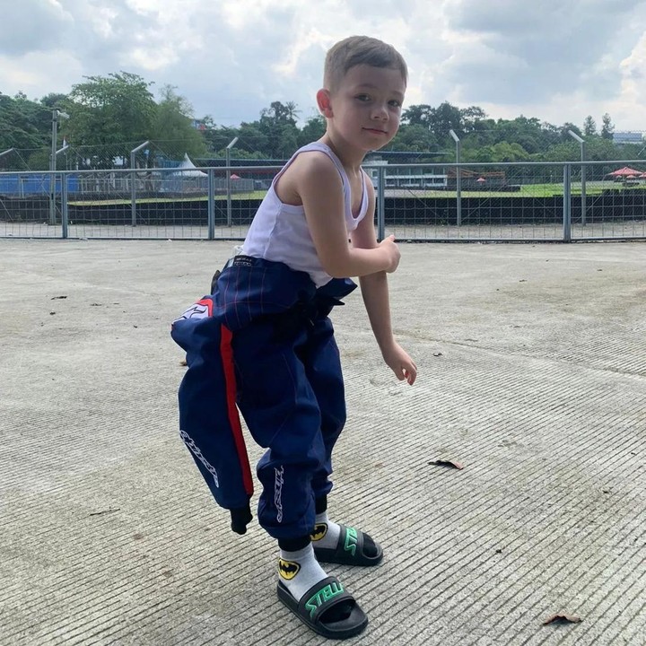 <p>Beberapa kali anak yang akrab disapa Cio ini tampak begitu menikmati latihan go kart. "Parahhhh ini pembalap indonesia terganteng maaa depan," komentar Bunga Zainal di foto unggahan Celine tersebut. (Foto: dok. Instagram @celine_evangelista)</p>