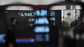Ramai Aksi Jual Saham, IHSG Diprediksi Makin Jatuh