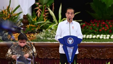Jokowi Izinkan Warga Tak Pakai Masker di Ruangan Terbuka