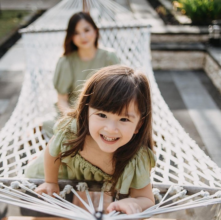 <p>Tak lama lagi, Vechia akan menjadi kakak nih, Bunda. Franda sendiri saat ini tengah mengandung anak keduanya. (Foto: Instagram @frandaaa87)<br /><br /><br /></p>