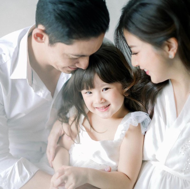 <p>Pasangan Franda dan Samuel Zylwgyn dikaruniai seorang putri cantik bernama Zylvechia Ecclesie Heckenbucker, Bunda. (Foto: Instagram @frandaaa87)<br /><br /><br /></p>