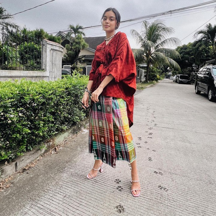 <p>"Selamat Hari Raya Idul Fitri. Mohon dimaafkan segala kesalahan lahir dan batin and may you have a blissful day with surrounded by your loved ones," tulisnya sebagai caption, dikutip dari akun @sophia_latjuba88 pada Senin (9/5/2022). (Foto: Instagram @evacelia dan @sophia_latjuba88)<br /><br /><br /></p>