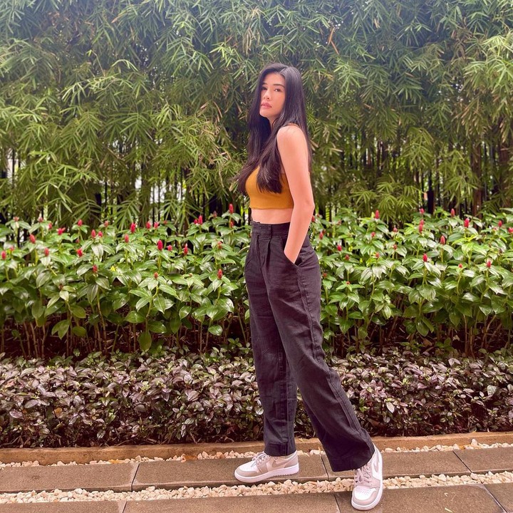 <p>Walaupun awalnya banyak yang hujat, Stevie Agnecya justru semakin ke sini terus merasa bahagia. "Tapi, makin ke sini aku makin tenang dan bahagia karena Allah," ungkap Stevie Agnecya. (Foto: Instagram @steviagnecya)</p>