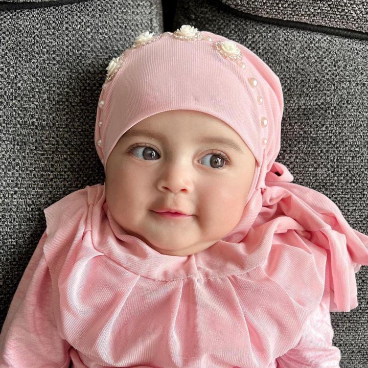 <p>Tak hanya cantik, Si Kecil yang akrab dengan panggilan Baby Guzel ini juga memiliki senyum manis dan mata yang indah, ya Bunda. (Foto: Instagram @Marginw)</p>