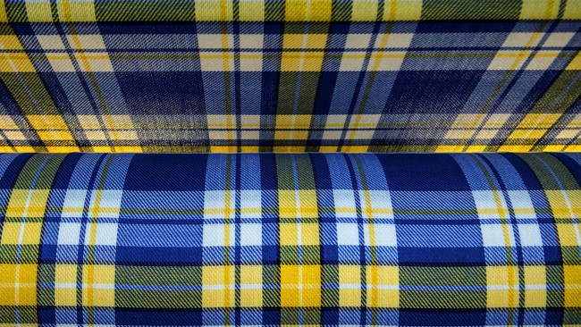 FOTO: Menenun Tartan Ukraina, 'Menenun' Dana untuk Korban Perang