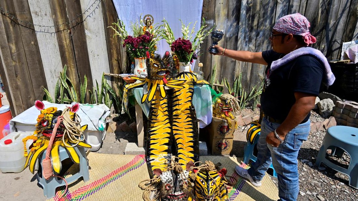 FOTO: Sengit 'Tarung Macan', Ritual Memanggil Hujan ala Meksiko