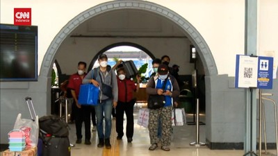 img-title VIDEO: 6 Hari Lebaran, Stasiun Senen Masih Padat Pemudik