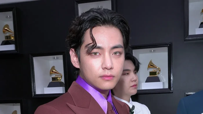 img-title Sosok Paling Tampan dan Cantik di 2022 Versi Special Awards: V 'BTS' Memimpin Hingga Jennie BLACKPINK Tembus Top 5