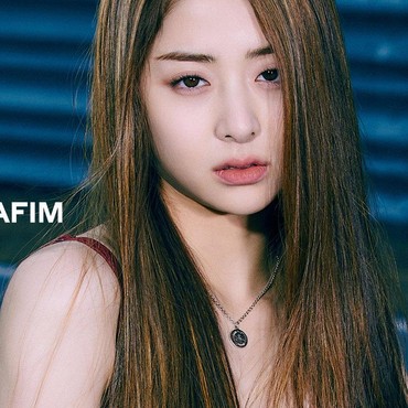 Huh Yunjin LE SSERAFIM Angkat Sisi Gelap Idol K-Pop lewat 'I  Doll'
