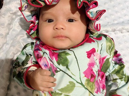 5 Potret Cantik Baby Ameena, Anak Aurel dan Atta yang Modis Baju Bermerek Harga Jutaan