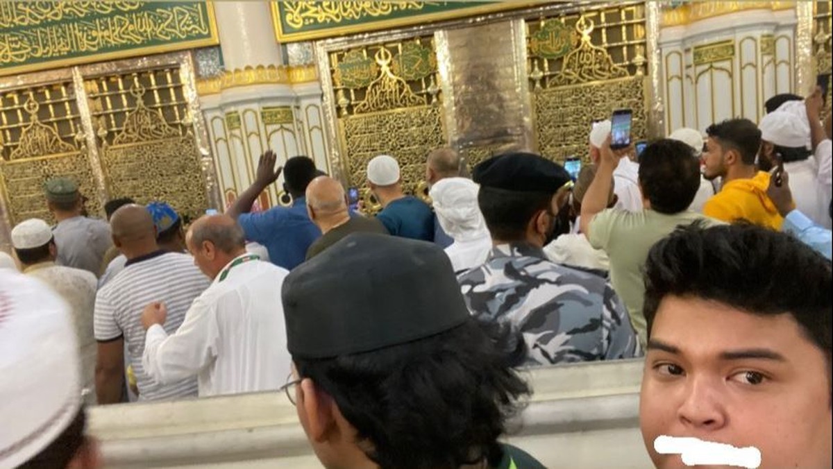 Audi Rizaldy Umroh Bareng Kekasih