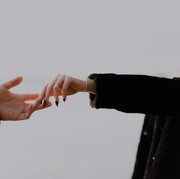 Susah Move On, 5 Zodiak Ini Masih Sering Galau Kepikiran Mantan, Yuk Belajar Buka Hati!