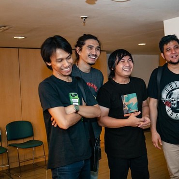 Lirik Lagu Ingin Pulang - Sheila On 7