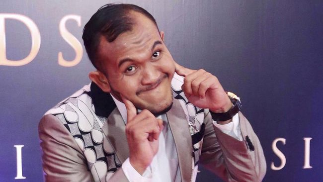 Almaratu mengaku dirinya sempat ditalak oleh Caisar usai menegur suaminya karena asyik live di sebuah aplikasi media sosial.