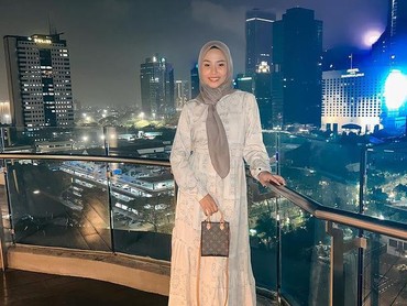img-title 7 Potret Penampilan Selebgram Dara Arafah Cantik Pakai Hijab