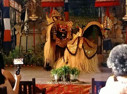 Tari Barong Bali: Sejarah, Jenis, dan Lokasi Pertunjukannya