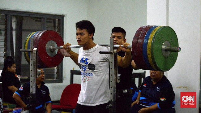 Prajurit Olimpiade Rizki Juniansyah Lakukan Tradisi Unik dengan Menelan Air Cuci Tangan-Kaki Ibunda