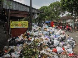 Video Sampah Menggunung di Jalanan Jogja Dampak Blokade TPST Piyungan