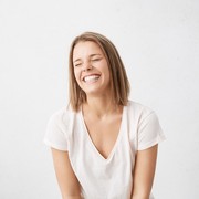 Beauties, Percaya Nggak Kalau Senyum Kamu Bisa Berubah Seiring dengan Bertambahnya Usia? Ini Faktanya!