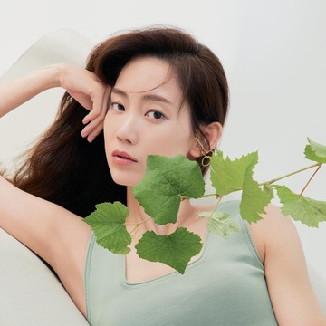 img-title Jadi 'Pacar' Song Joong Ki di Drama Terbaru, Intip Potret Cantik Shin Hyun Been yang Penuh Pesona