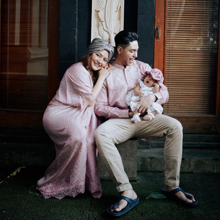 <p>Bayi perempuan bernama Xarena Zenata Denallie Baharudin itu menjadi pelengkap kebahagiaan di rumah tangga Siti Badriah dan Krisjiana. (Foto: Instagram @sitibadriahh)</p>