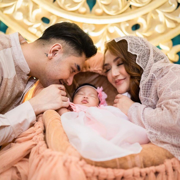 <p>Belum lama ini, Krisjiana dan Siti Badriah juga merayakan tasyakuran 40 hari anak mereka. (Foto: Instagram @sitibadriahh)</p>