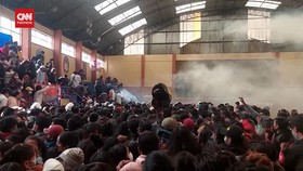 VIDEO: Granat Gas Air Mata Meledak, 4 Ornag Tewas Terinjak