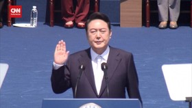 VIDEO: Detik-detik Pelantikan Presiden Baru Korsel, Yoon Suk-yeol
