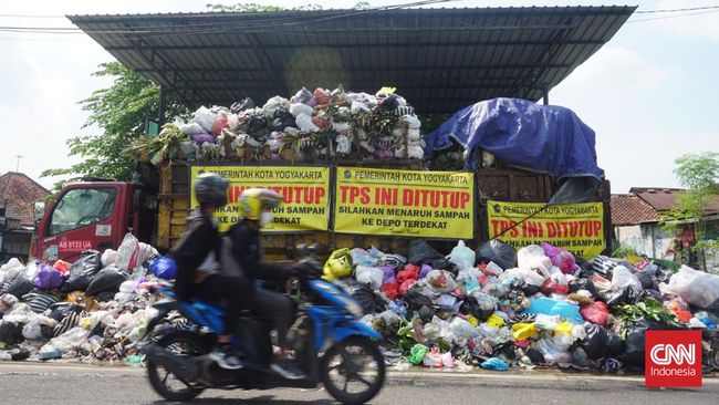 Kepala DLH Kota Yogyakarta Sugeng Darmanto mengatakan ada sekitar 1.600 ton sampah yang belum bisa diangkut akibat TPST Piyungan tutup.