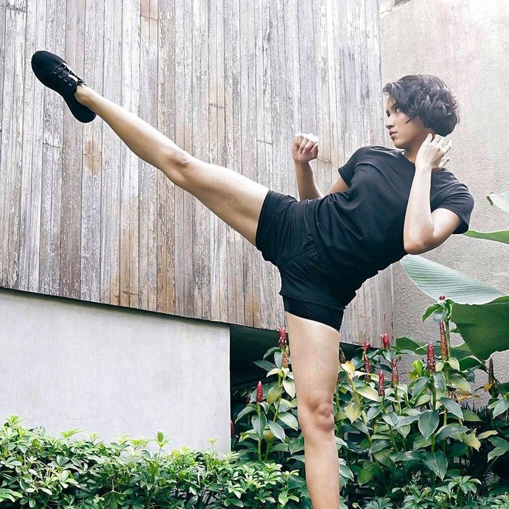 <p>Menariknya lagi, Aghniny Haque merupakan mantan atlet taekwondo, lho. Dahulu, ia pernah masuk peringkat enam besar dunia sebagai atlet taekwondo. Keren banget ya, Bunda? (Foto: Instagram @aghninyhaque)</p>
