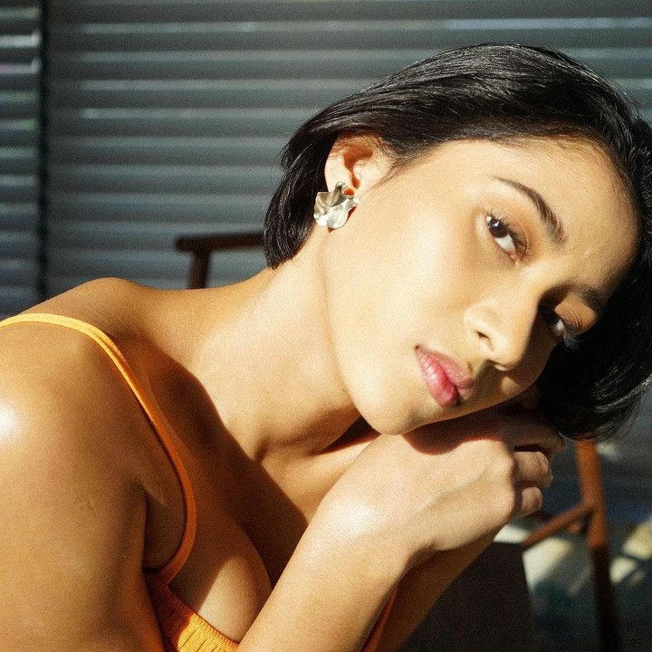 <p>Wanita asal Semarang ini mengawali kariernya di dunia hiburan sejak 2018 lalu. Hingga saat ini ia sudah membintangi lebih dari 10 film, Bunda. (Foto: Instagram @aghninyhaque)</p>