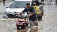 Hujan Deras, 92 RT Di Jakarta Kebanjiran, Warga Harus Mengungsi ...