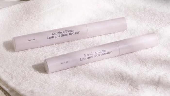 Bulu Mata Sering Rontok Akibat Pakai Maskara? Atasi dengan 4 Pilihan Eyelash Serum Ini!