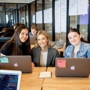 Multitalenta, Deretan Model Ini Juga Sukses Jadi Entrepreneur