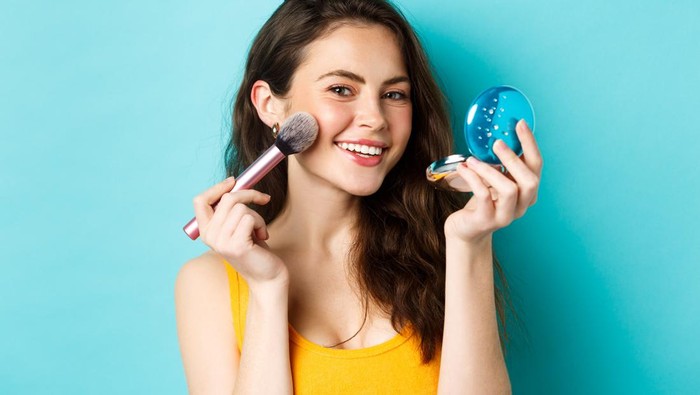 BeauPicks: 5 Rekomendasi Highlighter Lokal untuk Makeup Glowing Natural BeauPicks: 5 Rekomendasi Highlighter Lokal untuk Makeup Glowing Natural