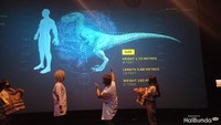 <p><em>Jurassic Live Show</em> dipandu oleh pembawa acara dan dua profesor lucu mengundang gelak tawa pengunjung. Pertunjukan interaktif ini juga bisa jadi salah satu kegiatan sambil belajar. (Foto: HaiBunda/Firli)</p>
