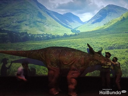 7 Potret Seru Nonton Jurassic Live Show dan Wahana Lain di Trans Studio Cibubur