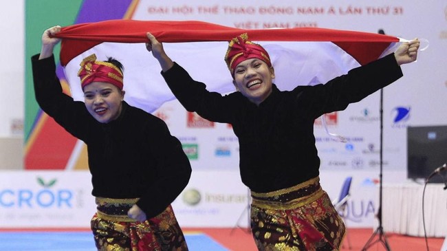 Ganda putri pencak silat Indonesia Riska Hermawan/Ririn Rinasih membeberkan rahasia meraih emas SEA Games 2021 pada nomor seni ganda, Rabu (11/5).