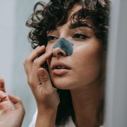 Sering Tak Disadari, 5 Kebiasaan Buruk Ini Ternyata Penyebab Komedo Terus Bertambah!