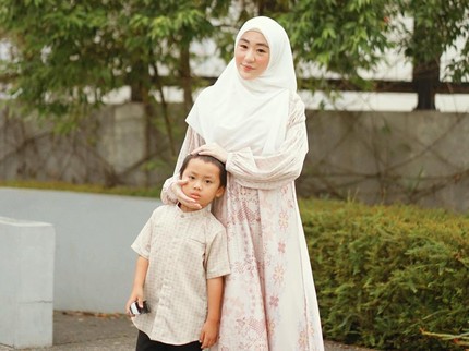 Perjuangan Larissa Chou Antar Yusuf Sendirian ke RS, Netizen: Ibu Hebat!