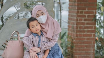 PENGORBANAN LARISSA CHOU MENJAGA ANAK YANG SEDANG SAKIT