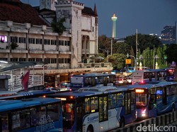 3 Halte TransJ Ditutup Imbas Proyek MRT Fase 2A, Halte Sementara Disiapkan