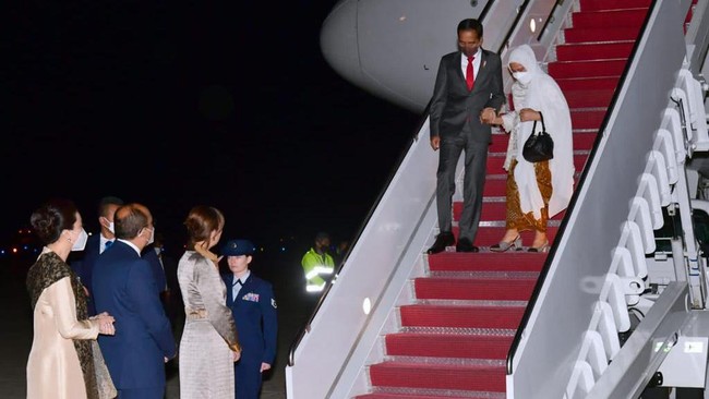 Presiden Jokowi dan Ibu Negara Iriana Jokowi dijadwalkan mampir ke UEA setelah kepulangannya dari AS ke RI untuk menyampaikan belasungkawa.