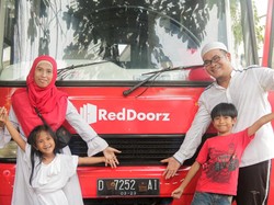 RedDoorz Berangkatkan Mudik Keluarga Ini dengan Campervan